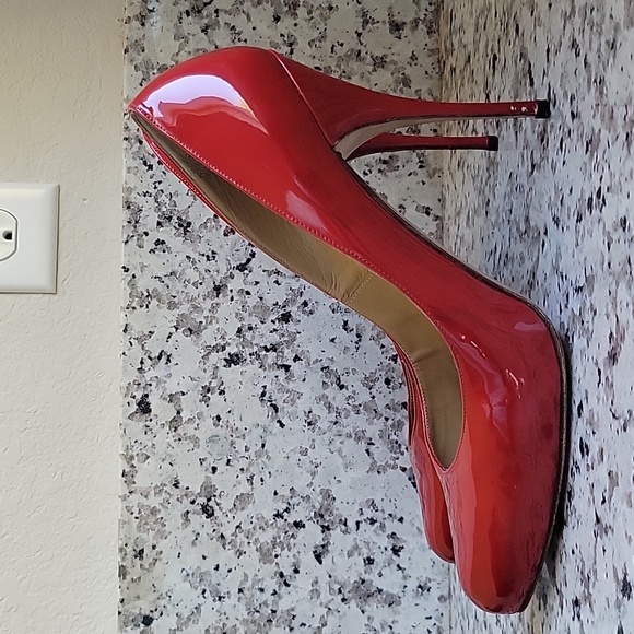 Valentino Garavani Red pumps EU sz 40 - Picture 3 of 10